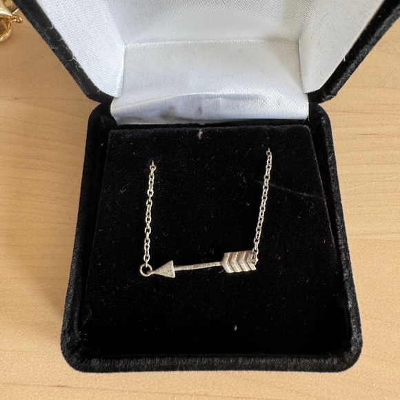 Silver Arrow Necklace - Picture 1 of 1